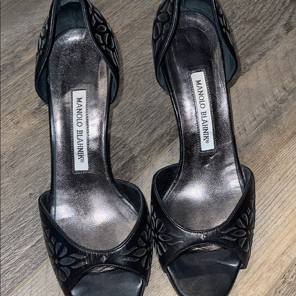 Manolo Blahnik - Black Silver D'orsay Laser Cutout Peep Toe Pumps - Picture 3 of 4